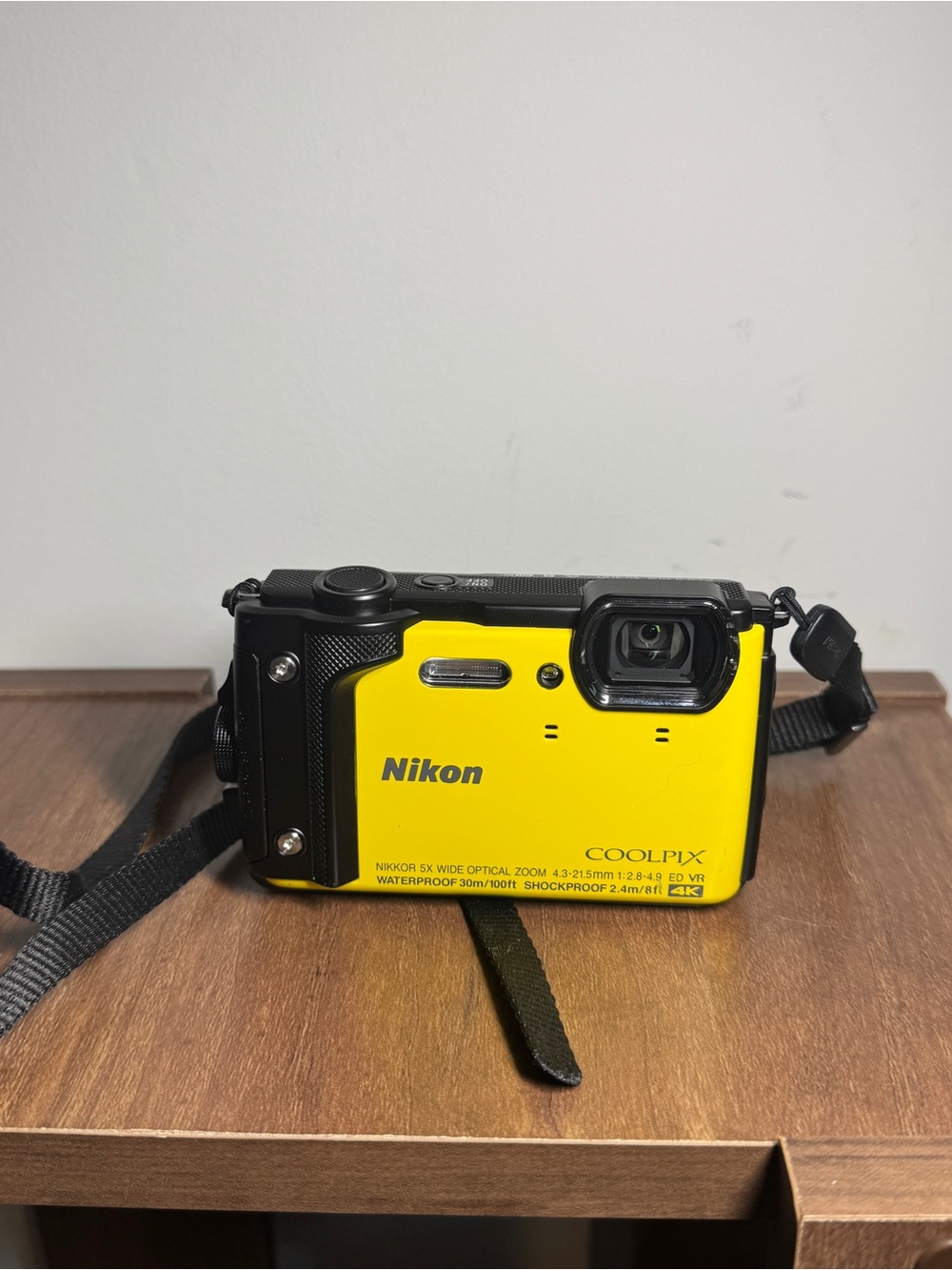 Nikon COOLPIX W300 waterproof shockproof digital camera